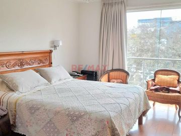 Venta!!! Exclusivo Flat En Av. Ayacucho A 1 Cuadra Del Parque Martinelli Y 2 Cuadras De La Av. Benavides- Santiago De Surco
