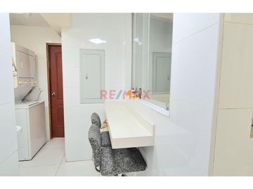 Venta!!! Exclusivo Flat En Av. Ayacucho A 1 Cuadra Del Parque Martinelli Y 2 Cuadras De La Av. Benavides- Santiago De Surco