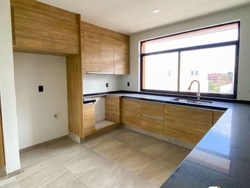 Casa en Villamagna de 4 recamaras, con Rooftop y preciosa distribución,