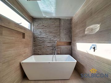 Casa de una sola planta con excelente ubicación en el sector de Challuabamba