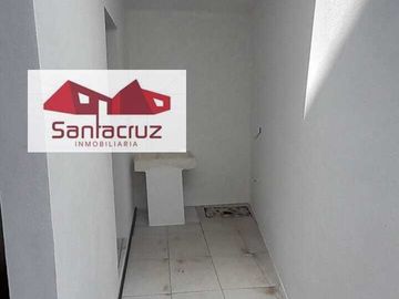 CASA EN VENTA CON HERMOSOS ACABADOS EN MIRAFLORES