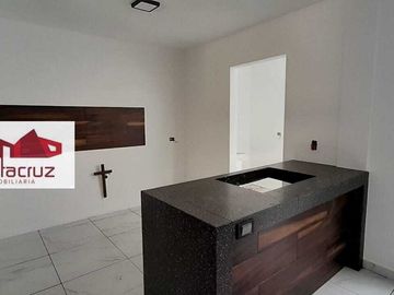CASA EN VENTA CON HERMOSOS ACABADOS EN MIRAFLORES