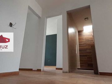 CASA EN VENTA CON HERMOSOS ACABADOS EN MIRAFLORES