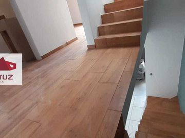 CASA EN VENTA CON HERMOSOS ACABADOS EN MIRAFLORES