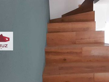 CASA EN VENTA CON HERMOSOS ACABADOS EN MIRAFLORES