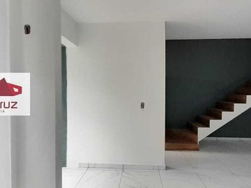 CASA EN VENTA CON HERMOSOS ACABADOS EN MIRAFLORES
