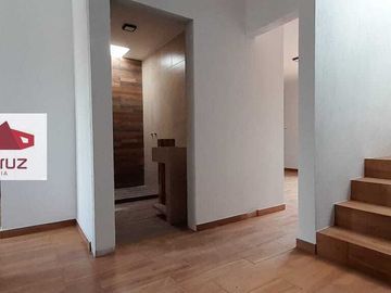 CASA EN VENTA CON HERMOSOS ACABADOS EN MIRAFLORES