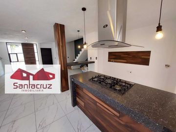 CASA EN VENTA CON HERMOSOS ACABADOS EN MIRAFLORES