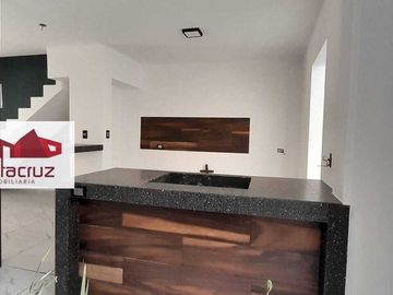 CASA EN VENTA CON HERMOSOS ACABADOS EN MIRAFLORES
