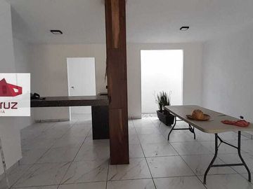 CASA EN VENTA CON HERMOSOS ACABADOS EN MIRAFLORES