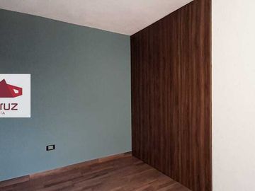 CASA EN VENTA CON HERMOSOS ACABADOS EN MIRAFLORES
