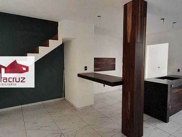 CASA EN VENTA CON HERMOSOS ACABADOS EN MIRAFLORES