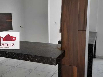 CASA EN VENTA CON HERMOSOS ACABADOS EN MIRAFLORES