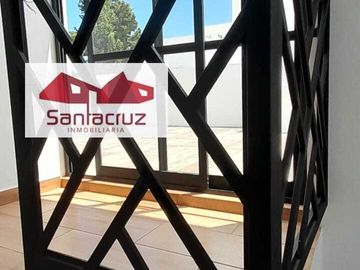 CASA EN VENTA CON HERMOSOS ACABADOS EN MIRAFLORES