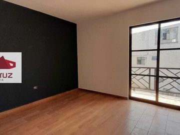 CASA EN VENTA CON HERMOSOS ACABADOS EN MIRAFLORES