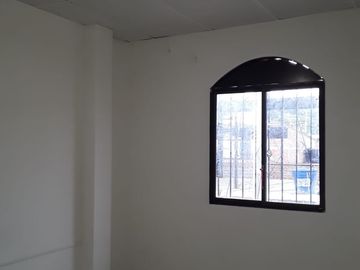 ACOGEDORA CASA DE DOS PLANTAS EN VENTA EN CIUDADELA LAS ORQUÍDEAS, PORTOVIEJO