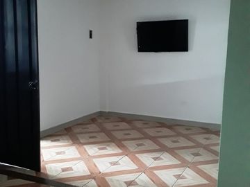 ACOGEDORA CASA DE DOS PLANTAS EN VENTA EN CIUDADELA LAS ORQUÍDEAS, PORTOVIEJO