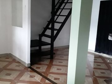 ACOGEDORA CASA DE DOS PLANTAS EN VENTA EN CIUDADELA LAS ORQUÍDEAS, PORTOVIEJO