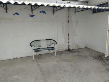 CASA DE 1 PISO, 3 DORMITORIOS 