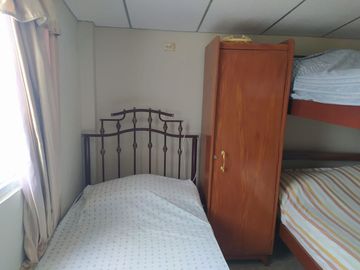 CASA DE 1 PISO, 3 DORMITORIOS 