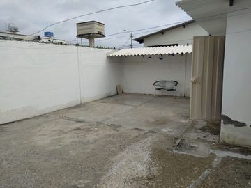 CASA DE 1 PISO, 3 DORMITORIOS 