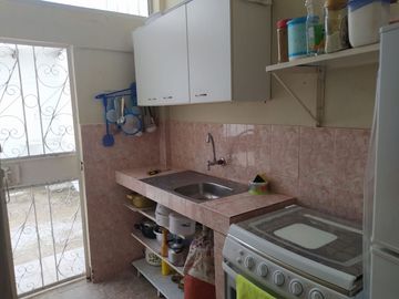 CASA DE 1 PISO, 3 DORMITORIOS 