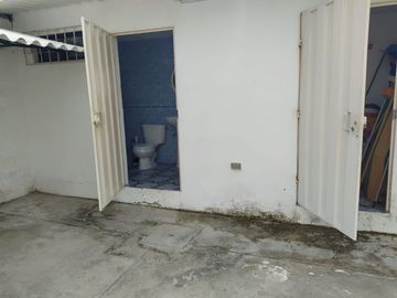 CASA DE 1 PISO, 3 DORMITORIOS 