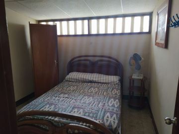 CASA DE 1 PISO, 3 DORMITORIOS 