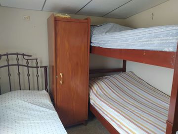 CASA DE 1 PISO, 3 DORMITORIOS 