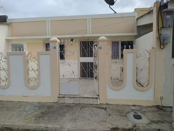 CASA DE 1 PISO, 3 DORMITORIOS 