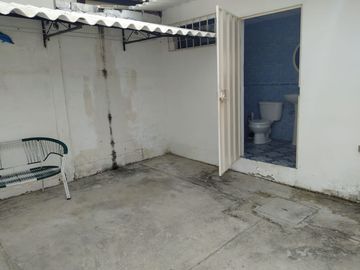 CASA DE 1 PISO, 3 DORMITORIOS 