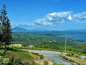 STUDIO WITH BALCONY CONDO FOR SALE IN CAVITE SERIN EAST TAGAYTAY