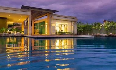 METRO MANILA High End Condo Modern Minimialist Condo near Hotel Mall Resturants and Airport Hospital School Office  HIGH END BUT AFFORDABLE CONDO IN S