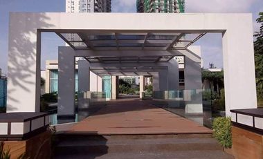 METRO MANILA High End Condo Modern Minimialist Condo near Hotel Mall Resturants and Airport Hospital School Office  HIGH END BUT AFFORDABLE CONDO IN S