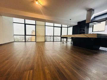 DEPARTAMENTO DUPLEX EN ALQUILER. SAN ISIDRO. CENTRO FINANCIERO. ZONA EMBAJADAS