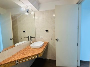DEPARTAMENTO DUPLEX EN ALQUILER. SAN ISIDRO. CENTRO FINANCIERO. ZONA EMBAJADAS