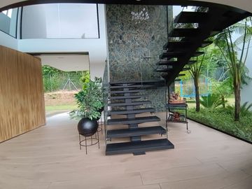 Modern and Luxurious Home Next to Club Campestre Llanogrande