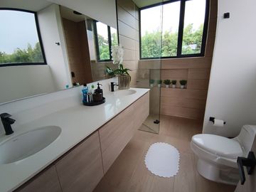 Modern and Luxurious Home Next to Club Campestre Llanogrande