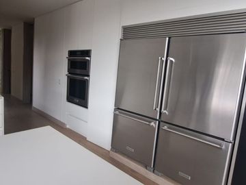 Modern and Luxurious Home Next to Club Campestre Llanogrande
