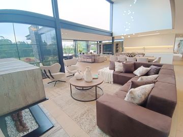 Modern and Luxurious Home Next to Club Campestre Llanogrande