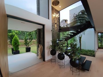 Modern and Luxurious Home Next to Club Campestre Llanogrande