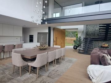 Modern and Luxurious Home Next to Club Campestre Llanogrande
