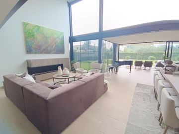 Modern and Luxurious Home Next to Club Campestre Llanogrande