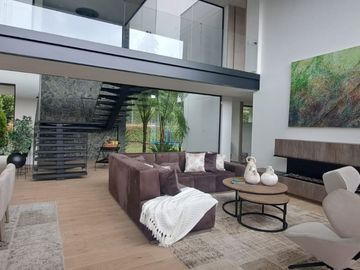 Modern and Luxurious Home Next to Club Campestre Llanogrande