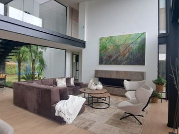 Modern and Luxurious Home Next to Club Campestre Llanogrande