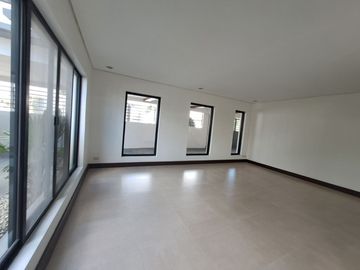 4 Bedrooms For Sale in BF HOMES