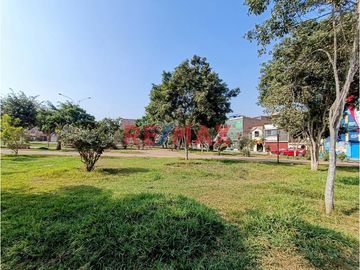 Se Vende Casa De Dos Pisos Frente Al Parque En Urb. Santo Domingo 3Ra. Etapa Carabayllo