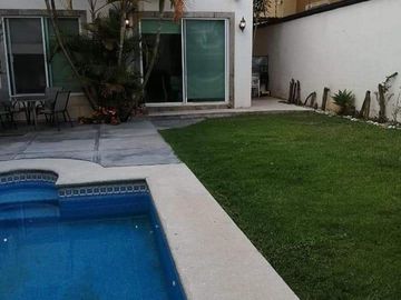 VENTA CASA SOLA EN FRACC. JARDINES  DE AHUATLÁN CUERNAVACA