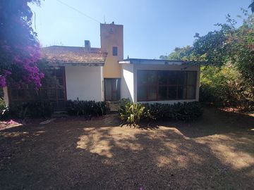 $2.600,000.00 CASA PARA REMODELAR EN CONDOMINIO EN RANCHO CORTÉS .T=282M2
