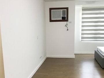 SALE - Furnished Studio at Two Serendra, Meranti